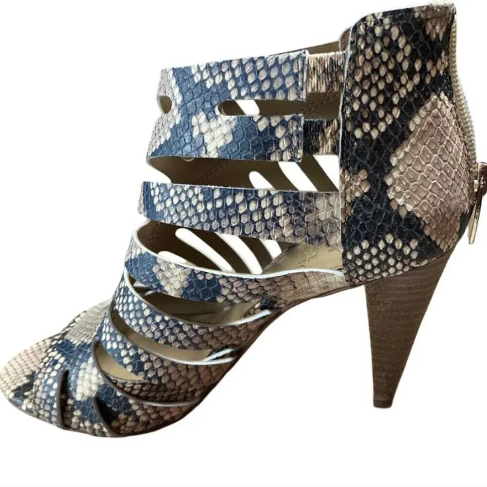 Vince Camuto High Heel Back Zip Peep Toe Snakeskin Shoes Booties Size 6.5 EUC